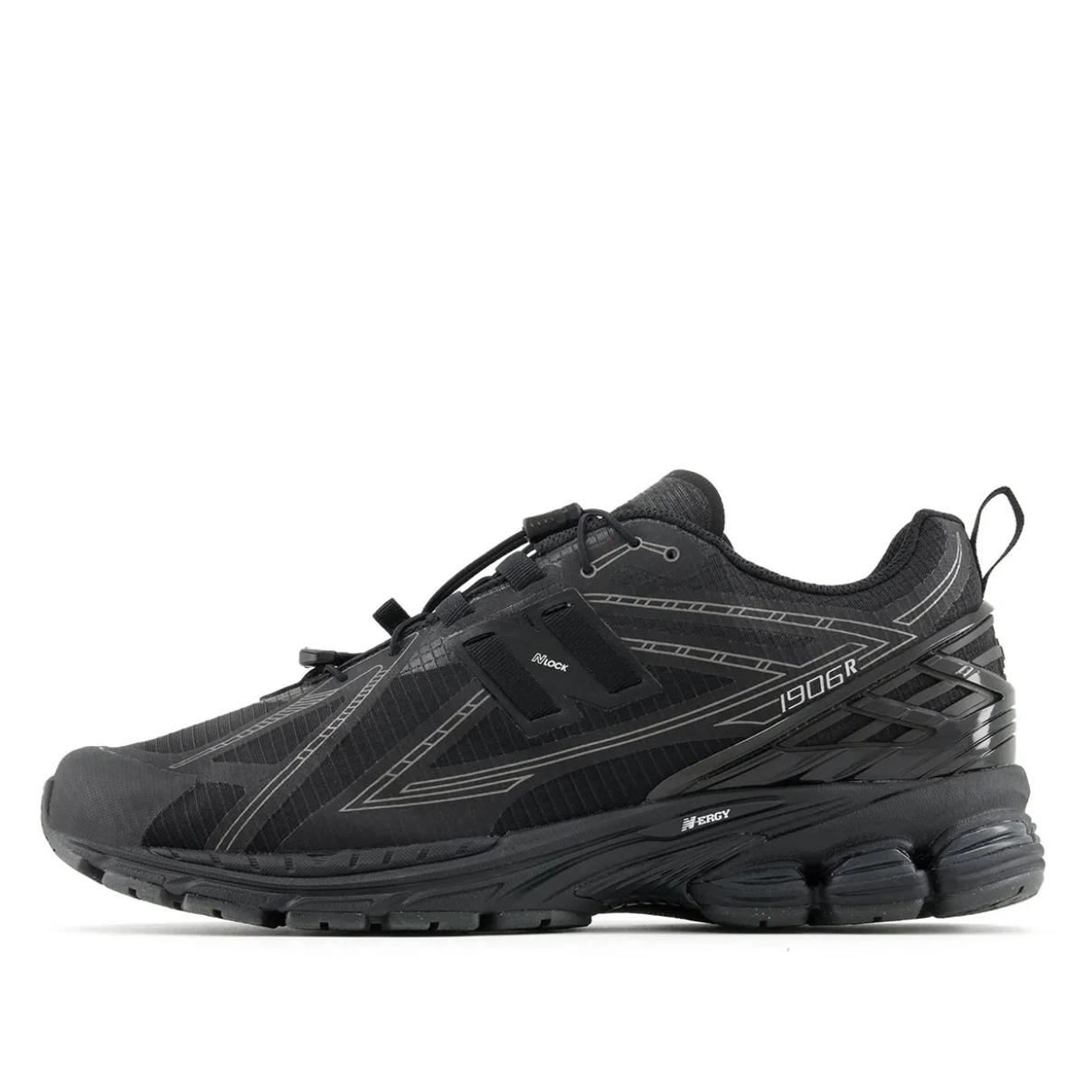 Giày New Balance 1906R Black Out Pack U1906RNB - toàn bộ màu đen với logo N viền vàng
