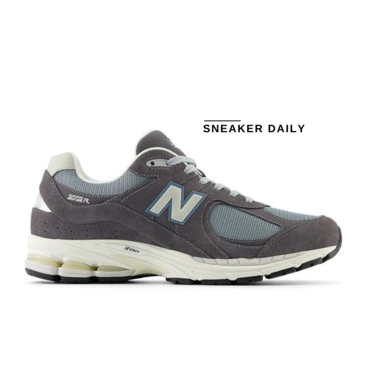 Chi tiết upper da lộn và lưới thoáng khí trên New Balance 2002R Steel Blue