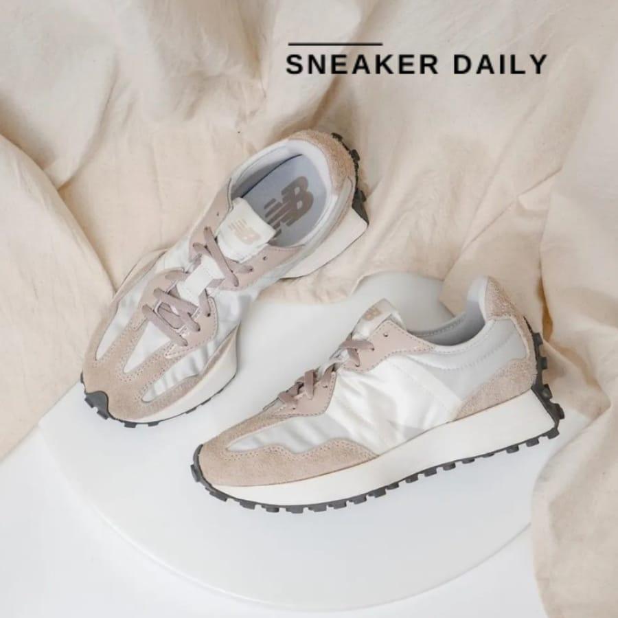 Chi tiết phối màu xám và beige trên thân giày New Balance 327 WS327SFA