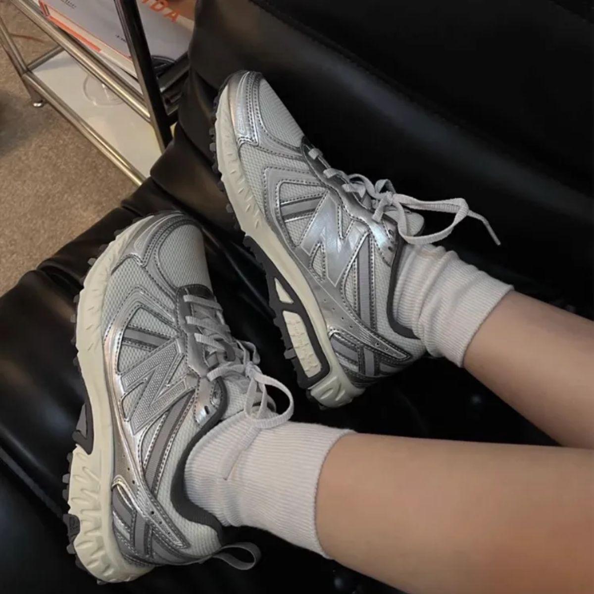 Đế AT Tread của New Balance 410 MT410KM5 nhìn từ dưới