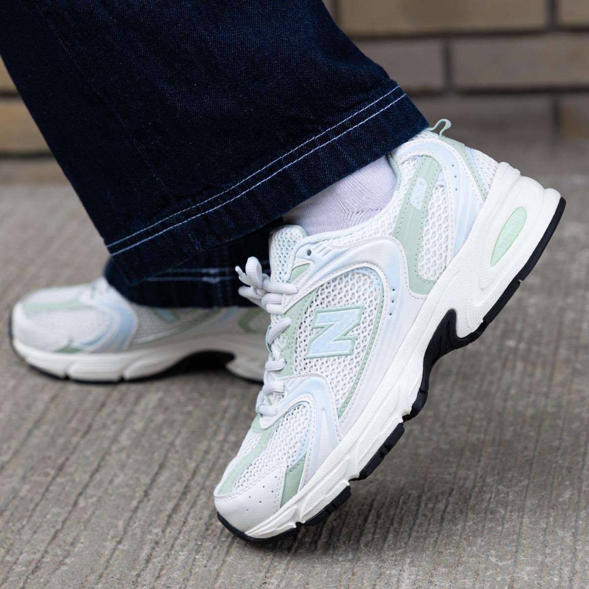 Đế cao su New Balance 530 MR530ZO nhìn từ dưới