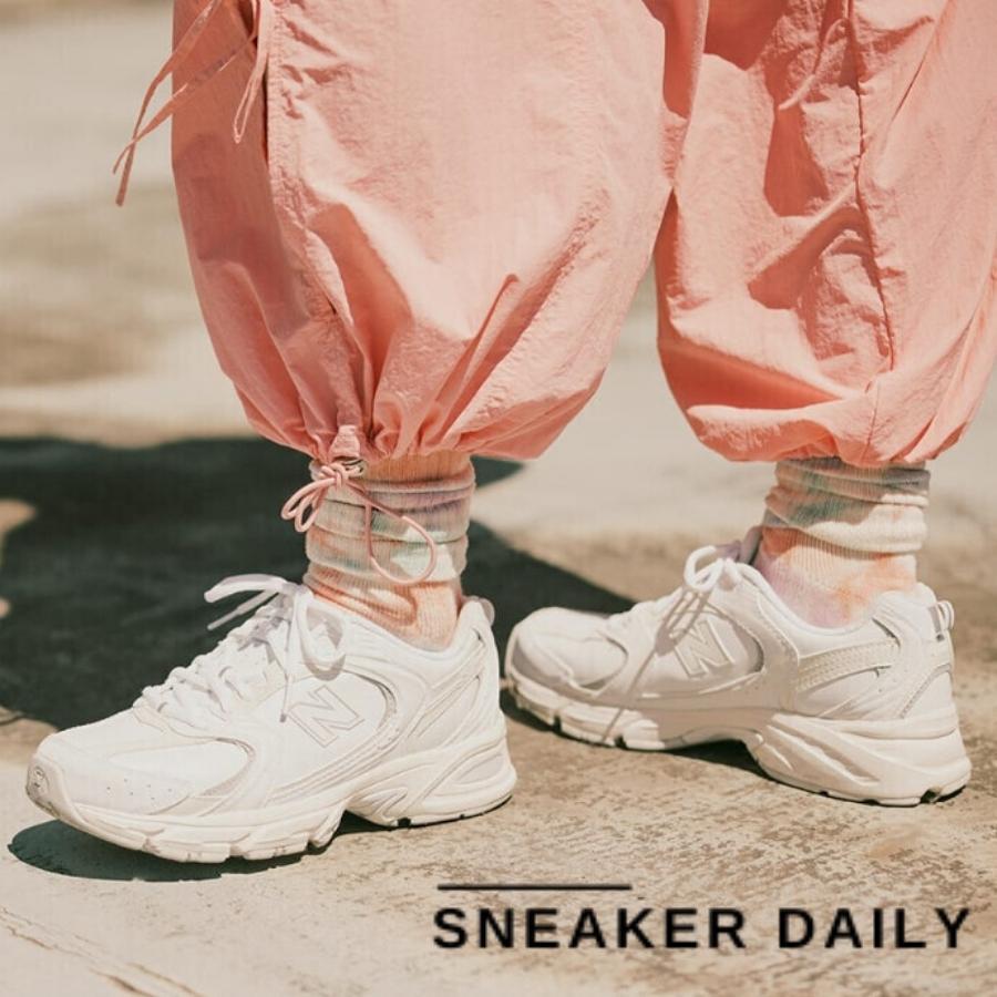 Chi tiết phần upper da tổng hợp và đế trắng của New Balance 530 MR530RC