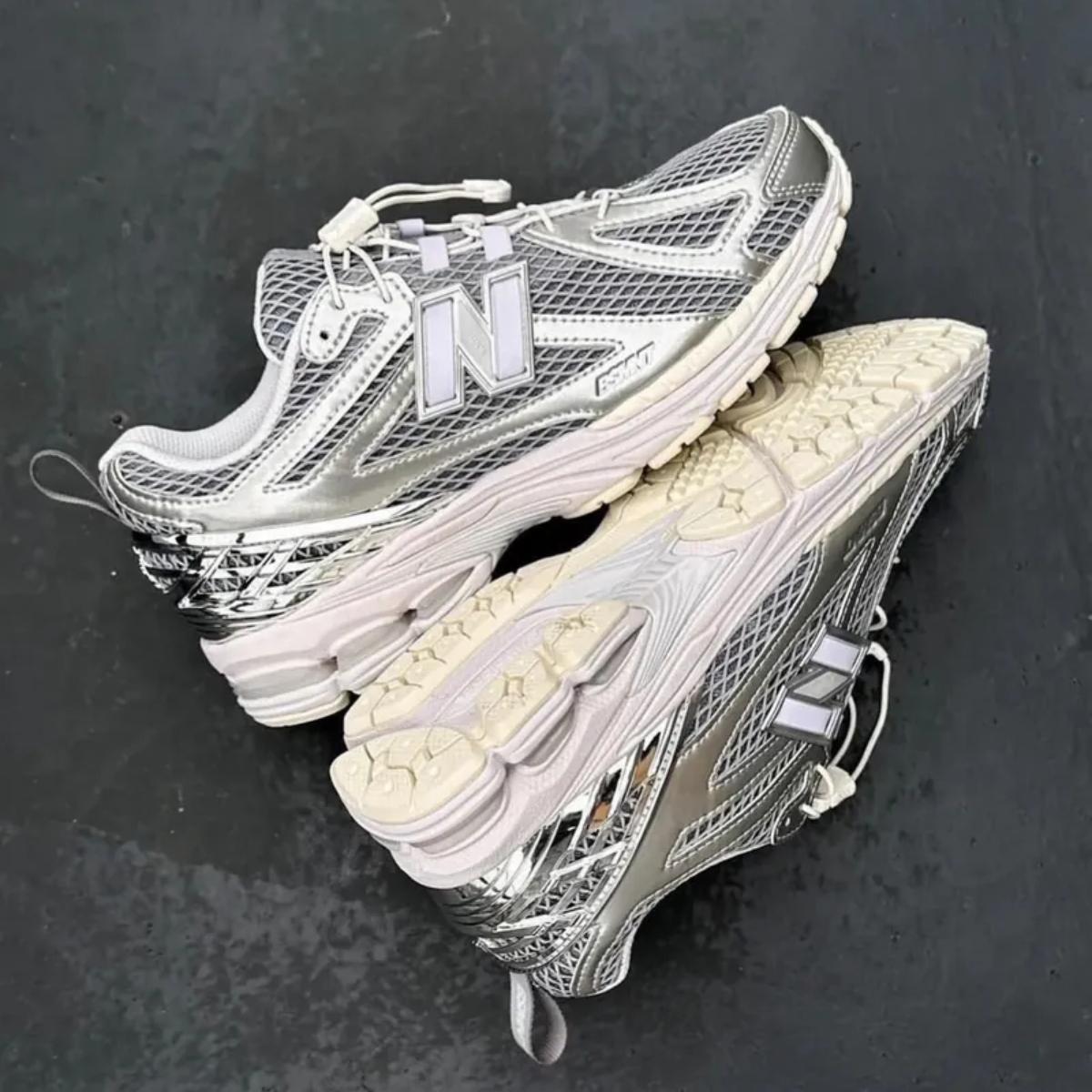 Đế giữa ABZORB N-ergy và đế ngoài cao su của New Balance 1906R M1906RBT