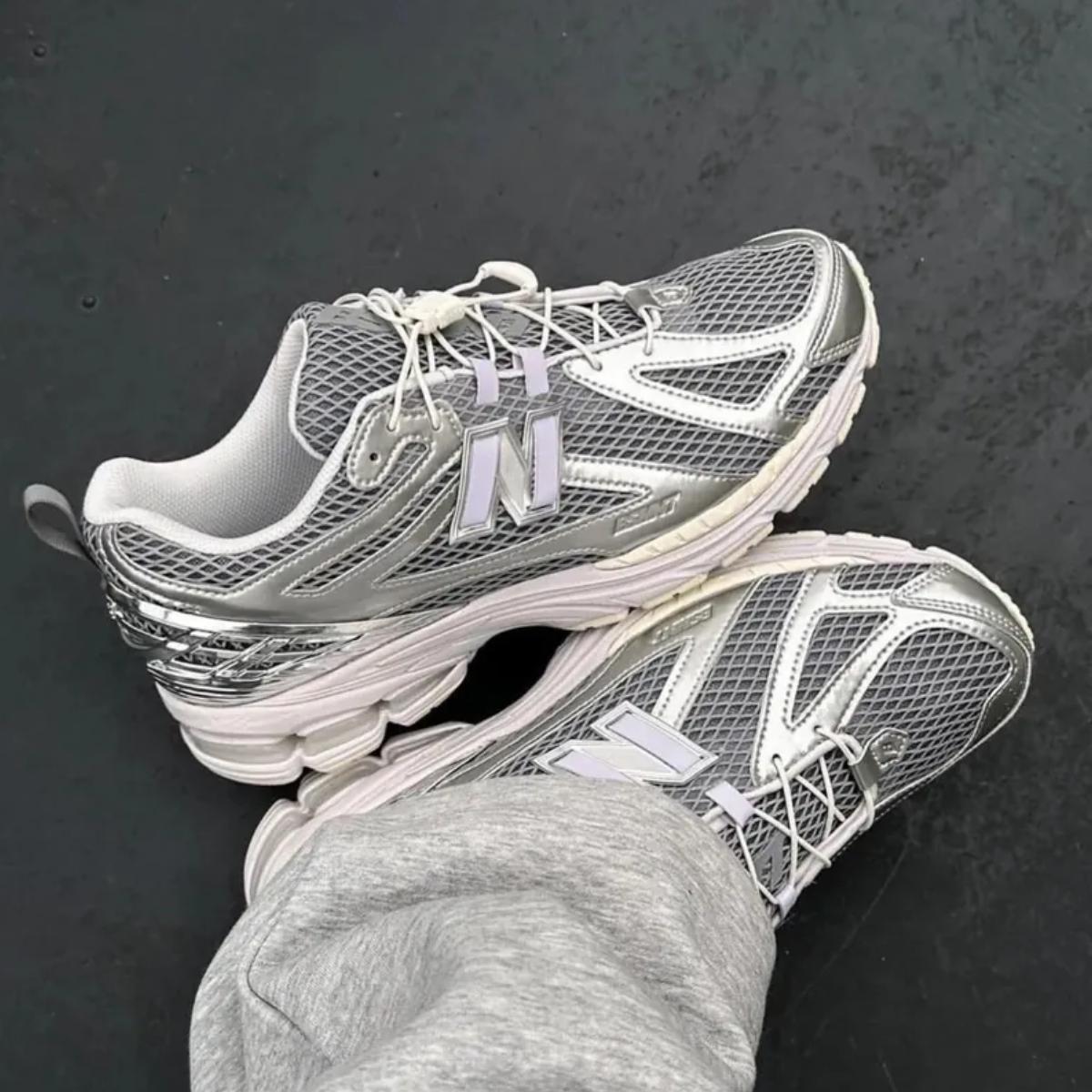 Giày New Balance x The Basement 1906R Silver White M1906RBT phối trang phục streetwear