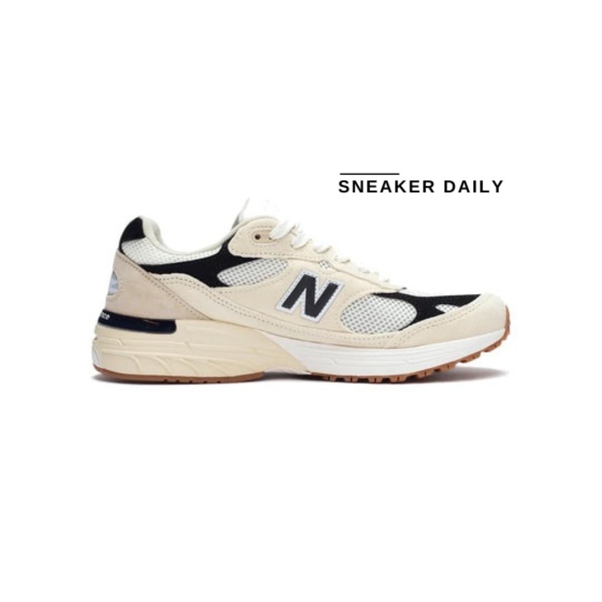 Chi tiết upper da lộn và lưới ô mở trên New Balance 993 Sea Salt Black U993WS